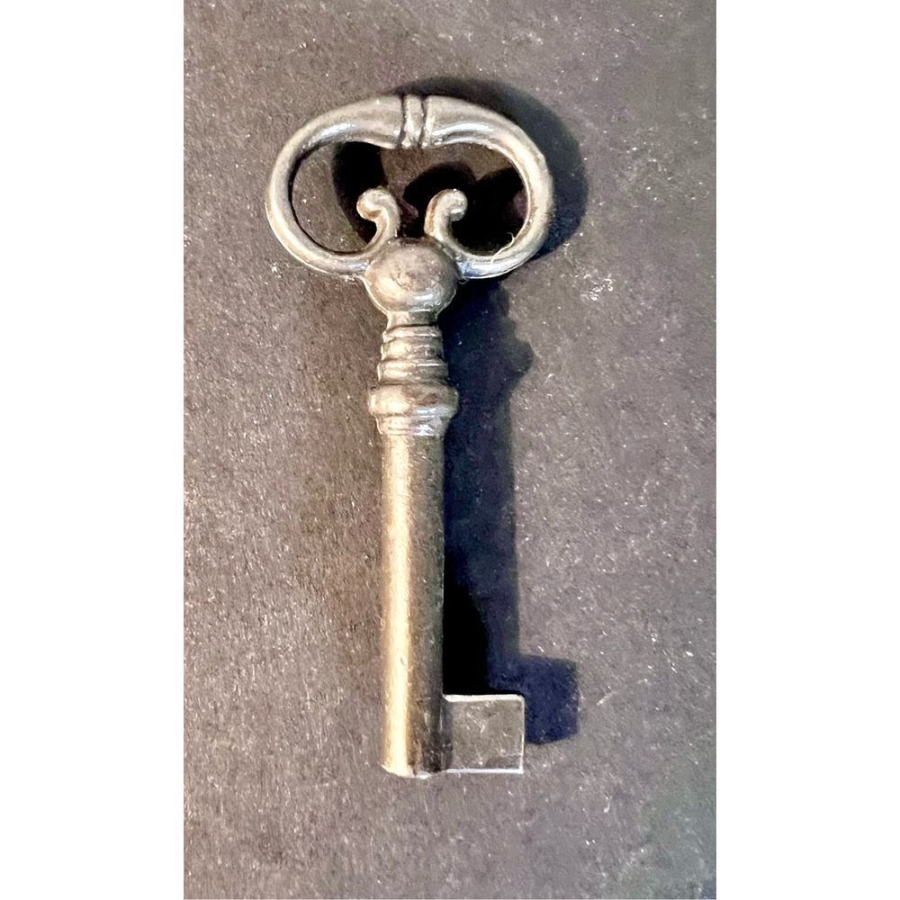 Vintage Brass Skeleton Key Ornate Top Bottom Has 5 1 On Key Tooth